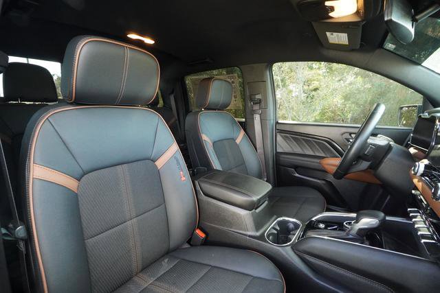 Used 2024 GMC Canyon AT4 w/ Technology Package image 27