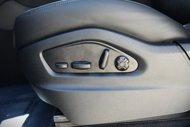 Used 2025 Porsche Cayenne Coupe AWD/4WD image 27