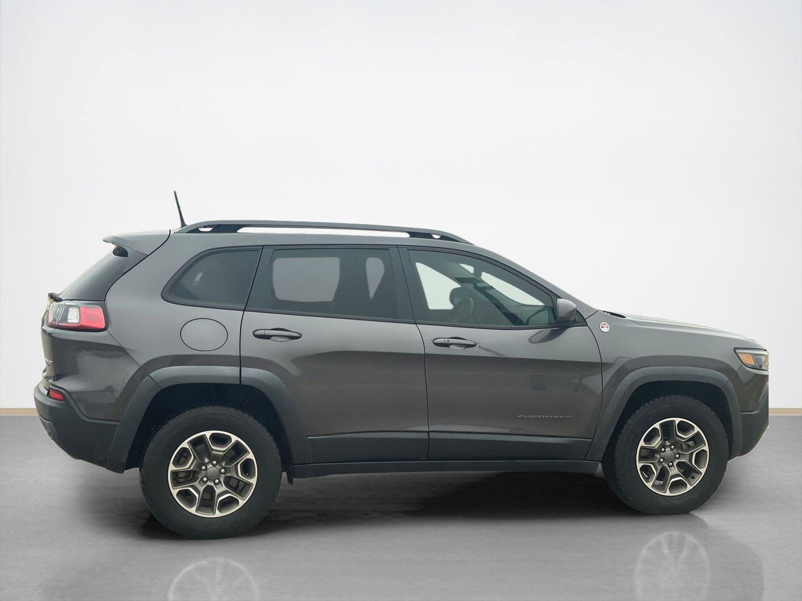 Used 2020 Jeep Cherokee Trailhawk w/ Cold Weather Group image 9