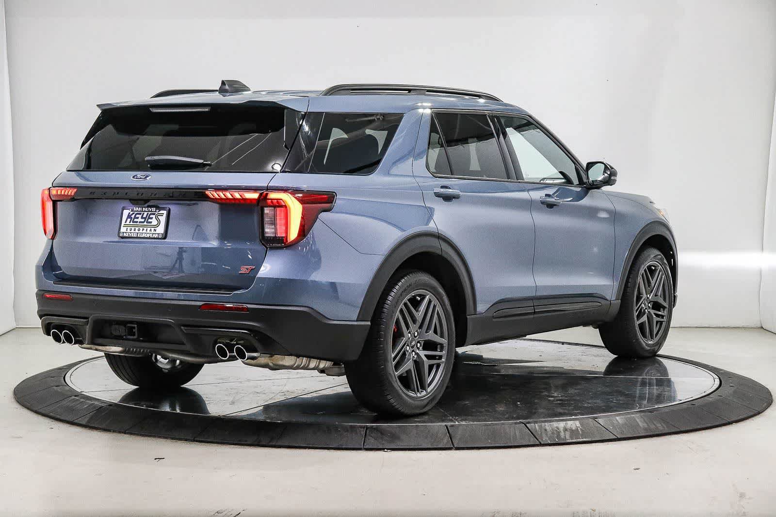 Used 2025 Ford Explorer ST RWD image 4