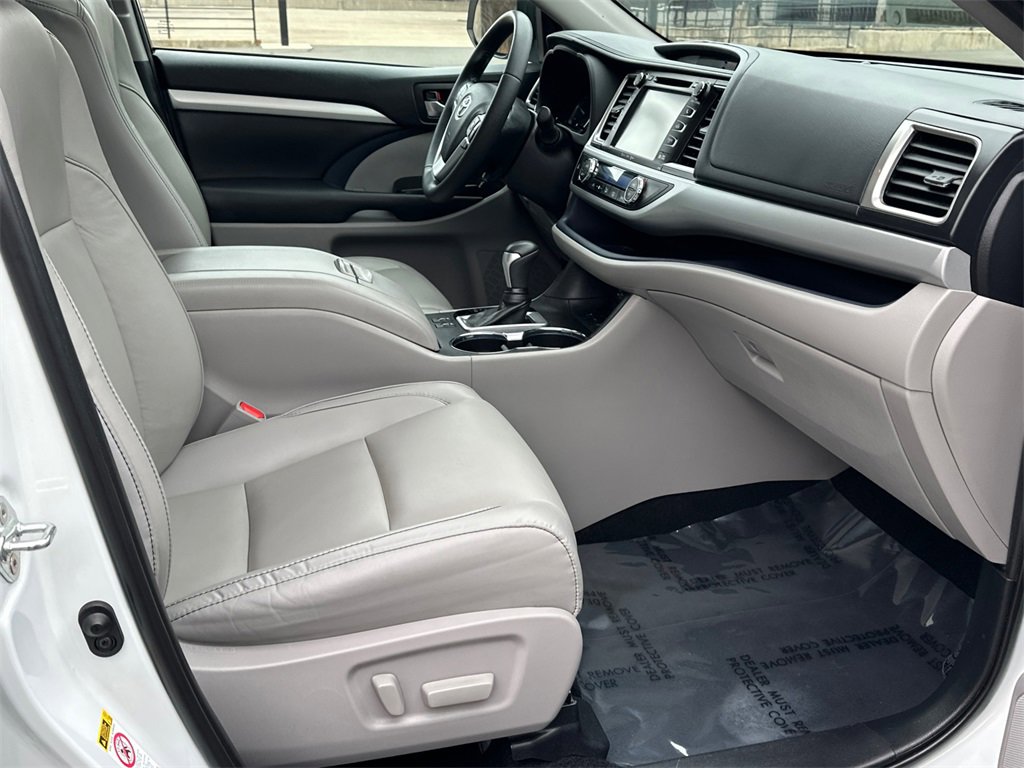 Used 2019 Toyota Highlander XLE image 13