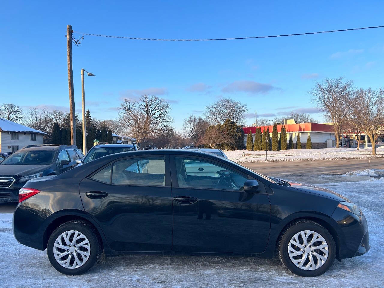Used 2016 Toyota Corolla LE 4dr Sedan image 1