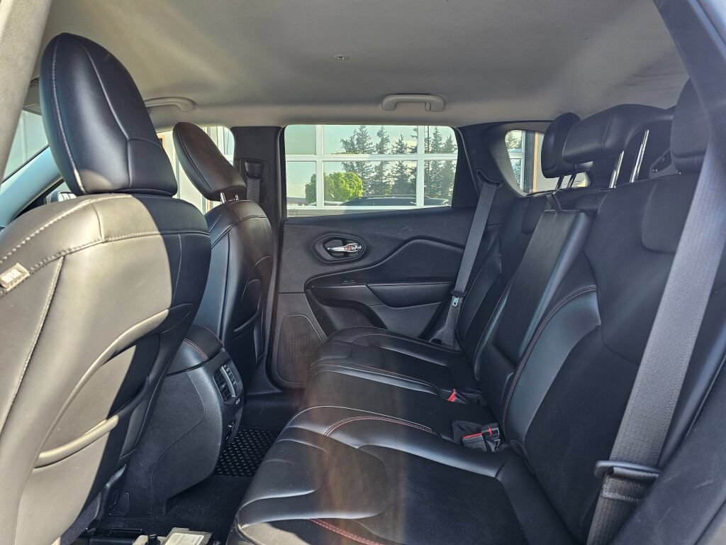 Used 2020 Jeep Cherokee Trailhawk AWD/4WD image 17