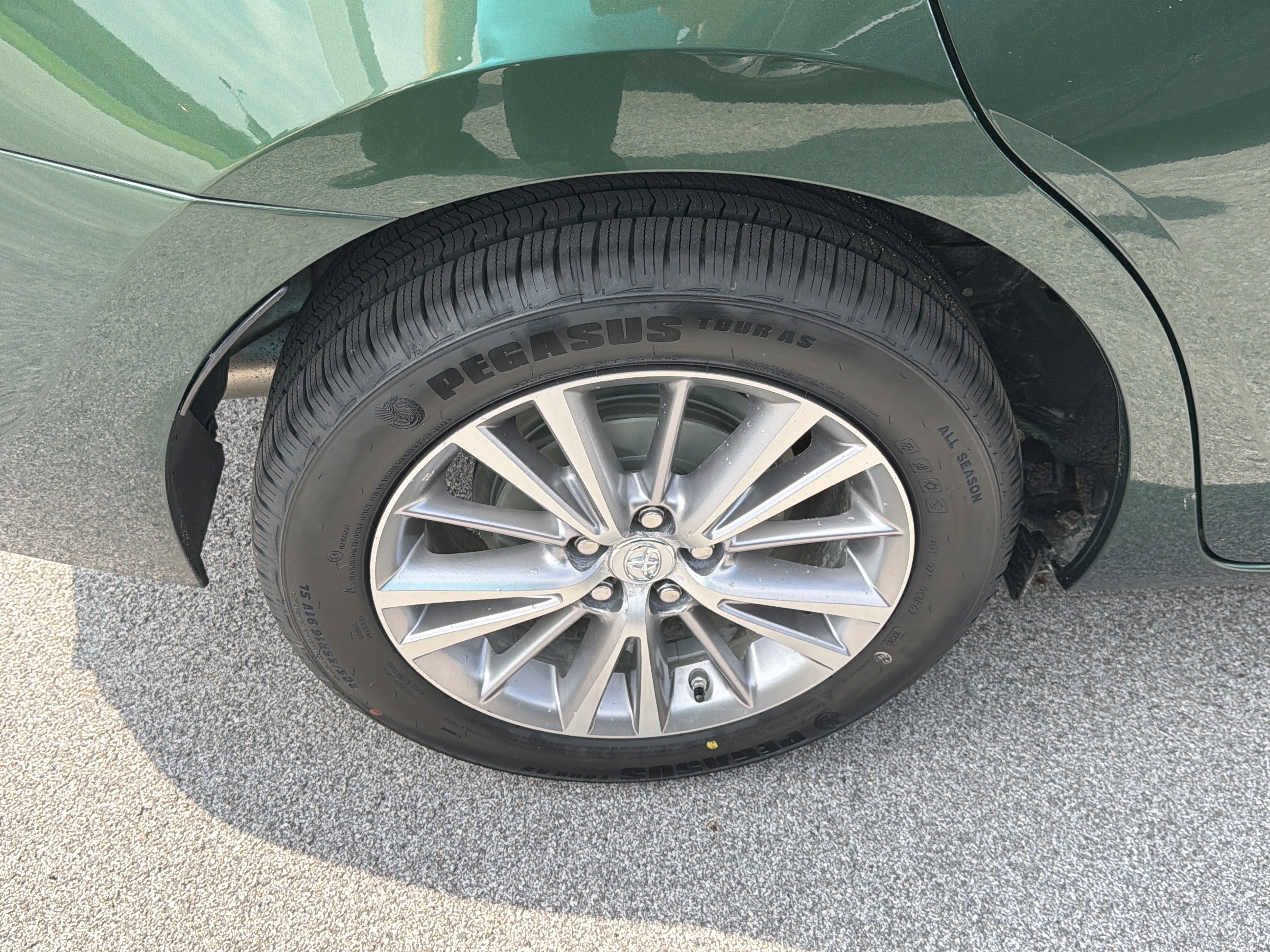 Used 2015 Toyota Corolla LE w/ Body Protection Package #1 FWD image 59