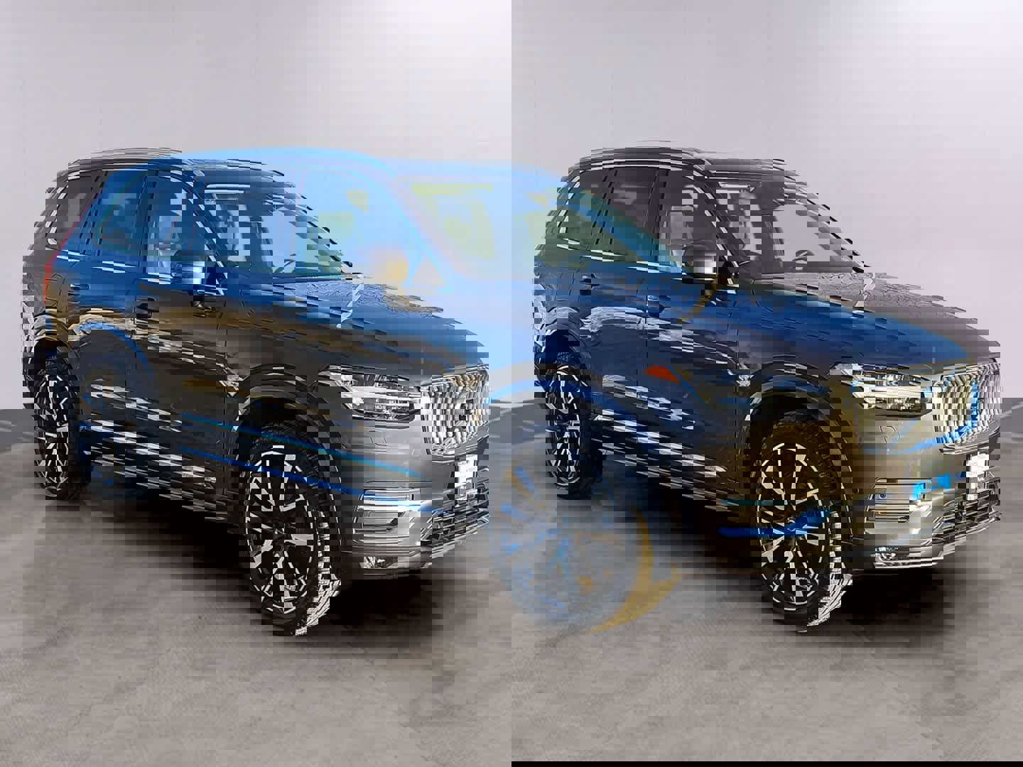 Used 2023 Volvo XC90 B6 Plus w/ Protection Package image 3