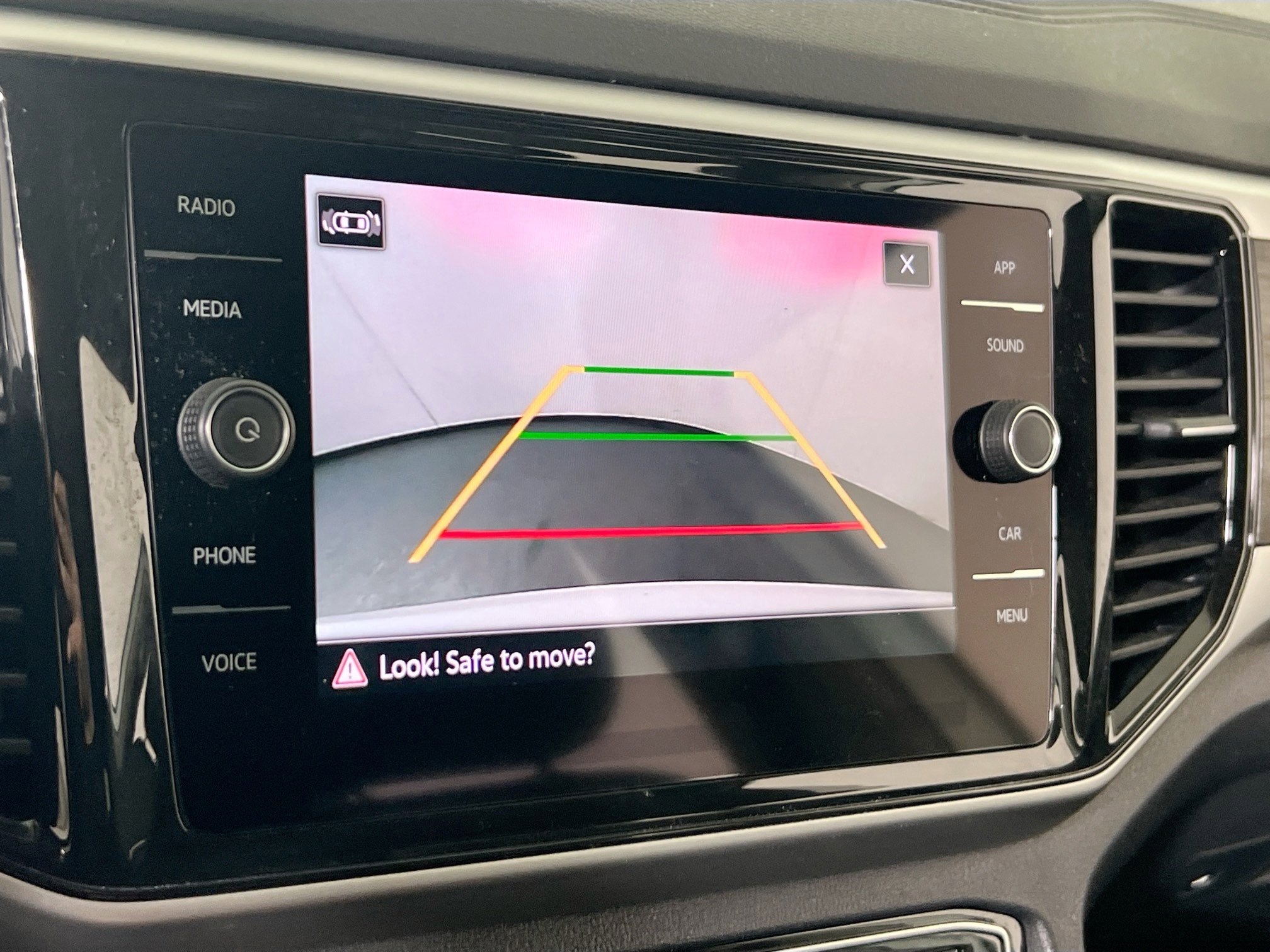 Used 2023 Volkswagen Atlas SE image 13