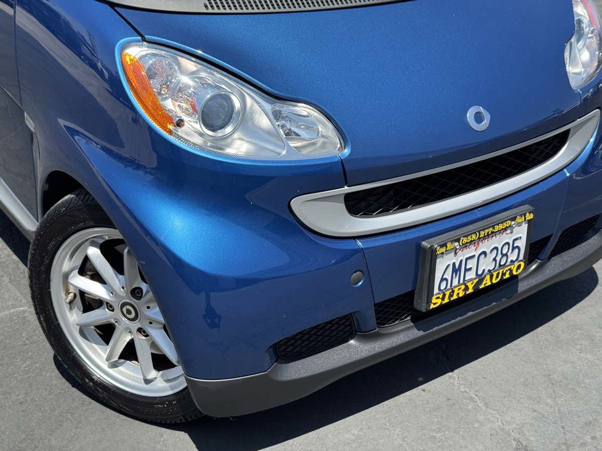 Used 2010 smart fortwo passion RWD image 3