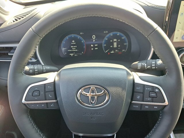 New 2025 Toyota Highlander Limited image 17