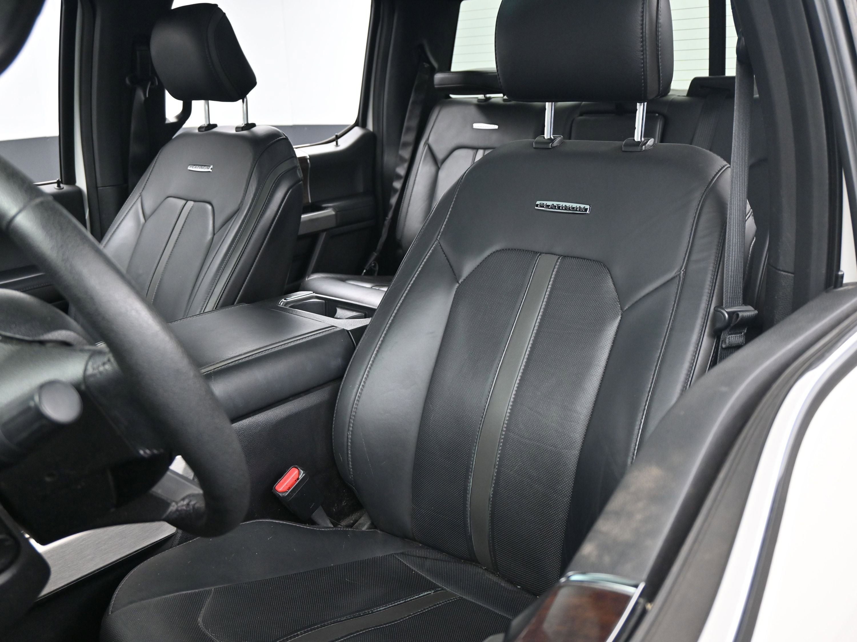 Used 2015 Ford F150 Platinum w/ Equipment Group 701A Luxury image 23