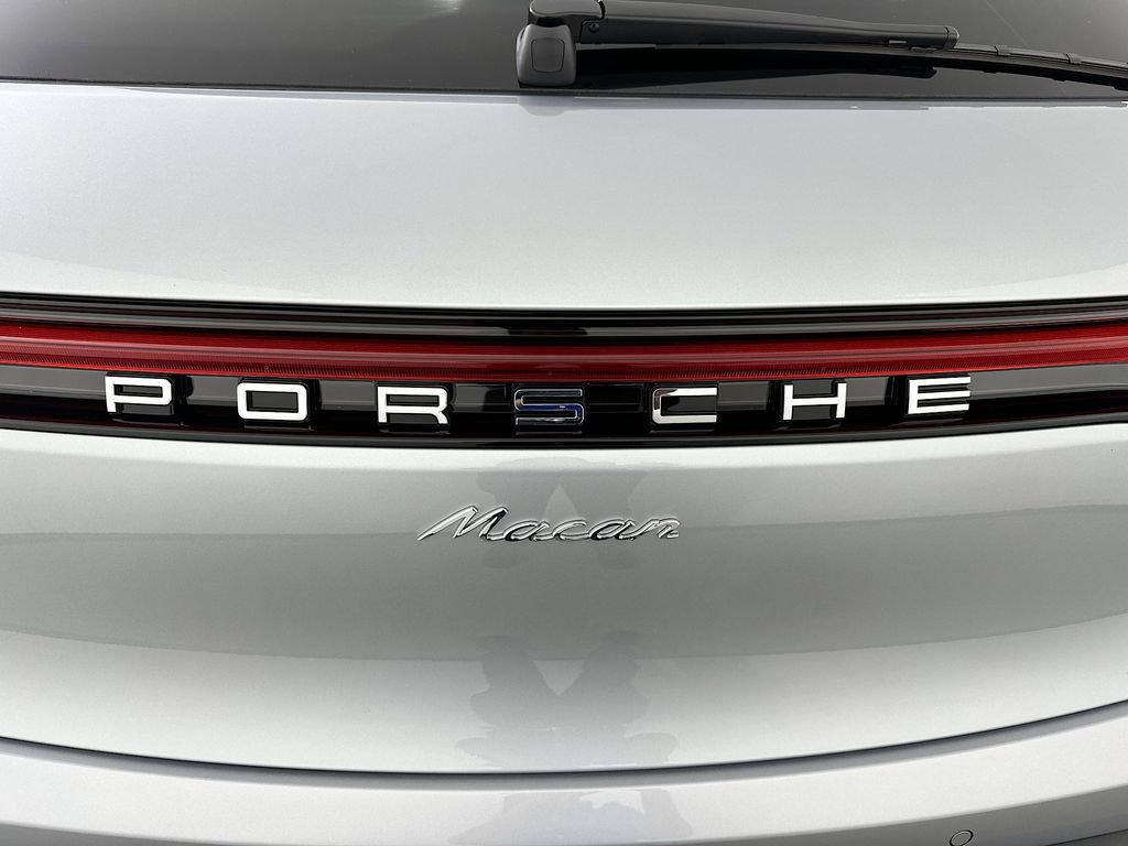 Certified 2026 Porsche Macan AWD/4WD image 34