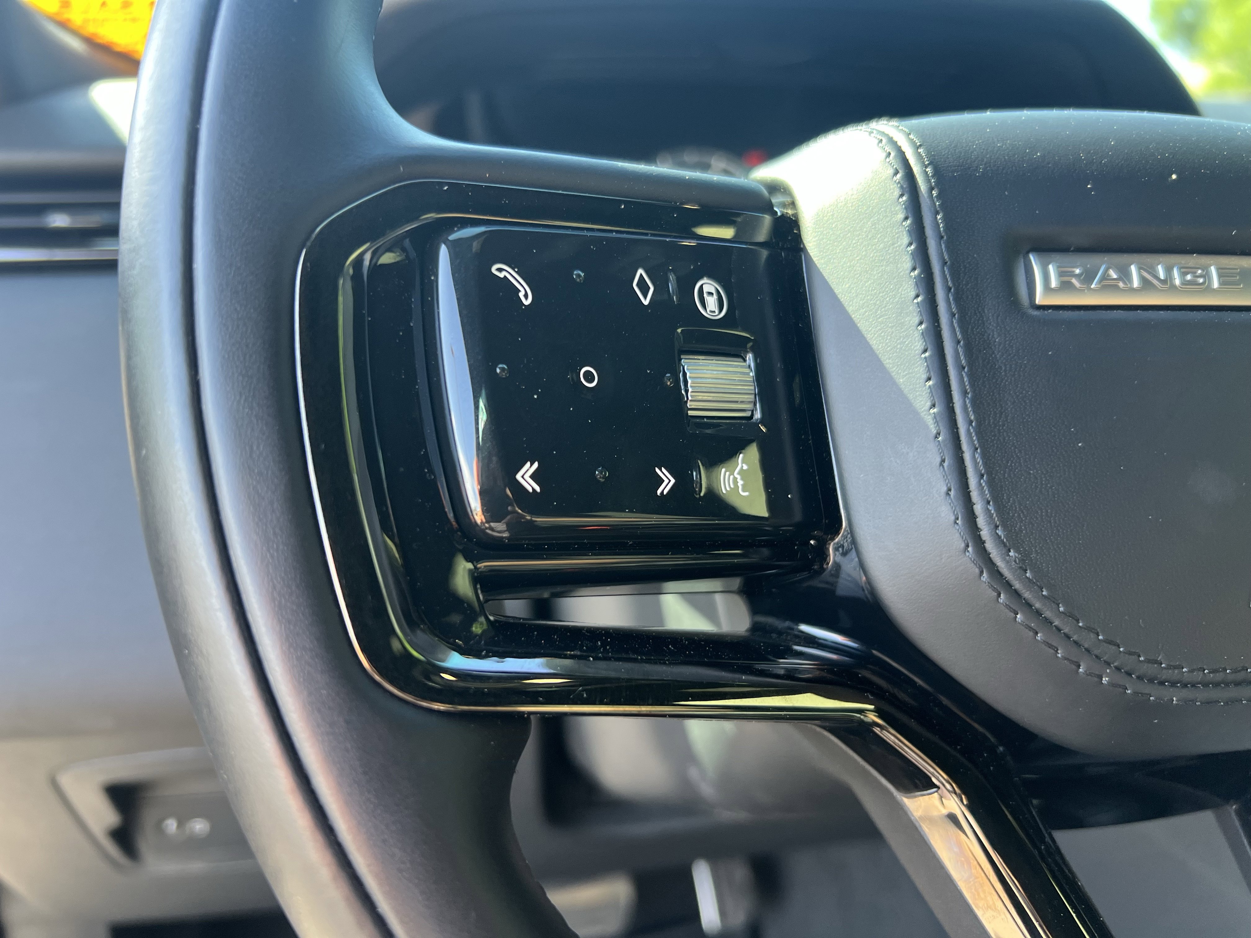 Used 2025 Land Rover Range Rover Velar Dynamic SE AWD/4WD image 19