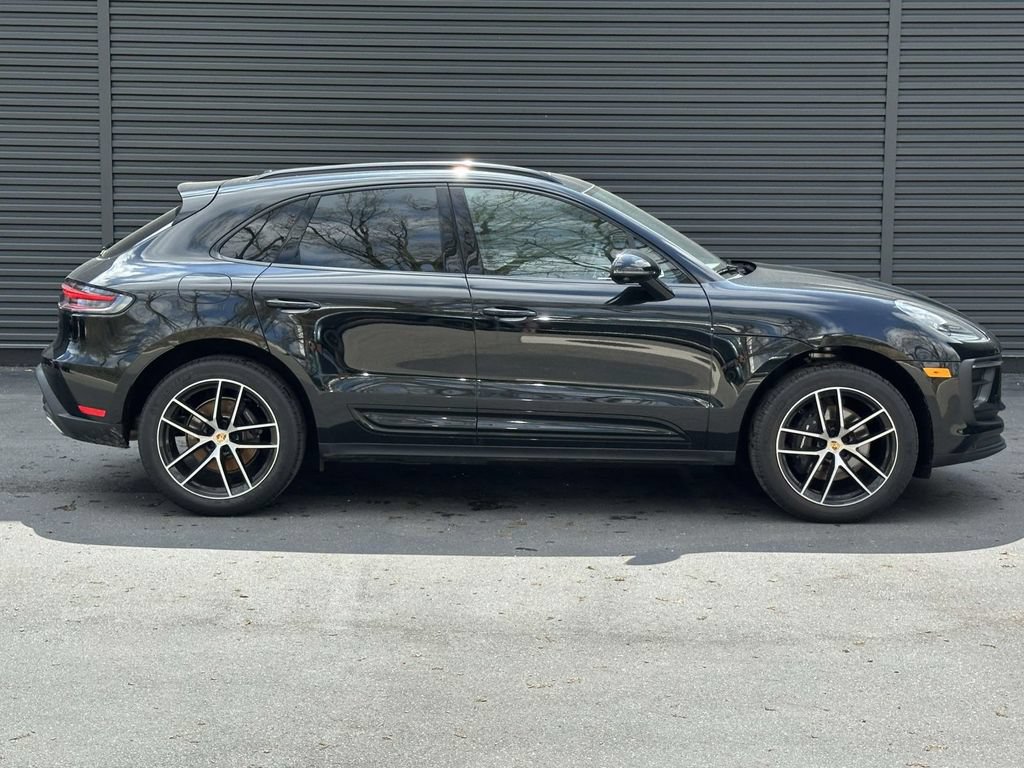 Used 2025 Porsche Macan AWD/4WD image 6
