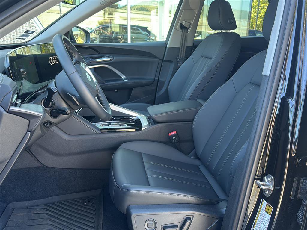 Used 2025 Audi Q5 Premium w/ Convenience Package image 12
