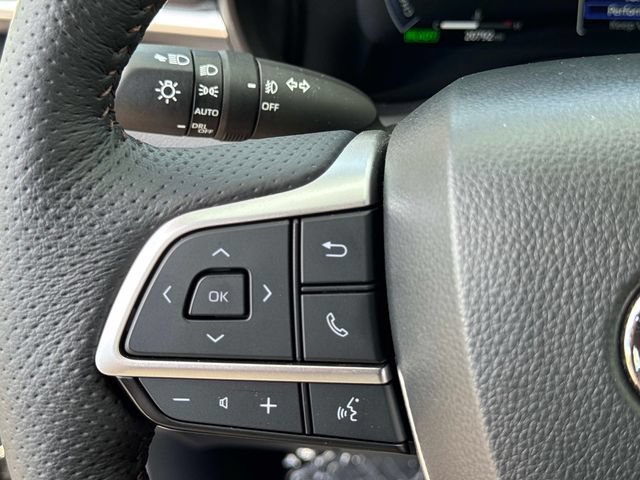 Used 2025 Toyota Sienna Platinum AWD/4WD image 28
