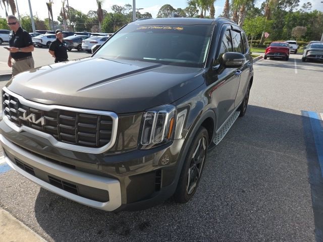 Certified 2024 Kia Telluride S w/ S Sunroof Package image 3