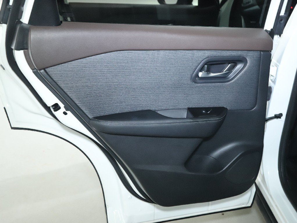 Used 2023 Nissan Rogue SV AWD/4WD image 13