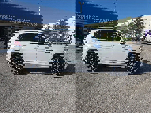 New 2026 Volkswagen Atlas Cross Sport SEL Premium R-Line image 4