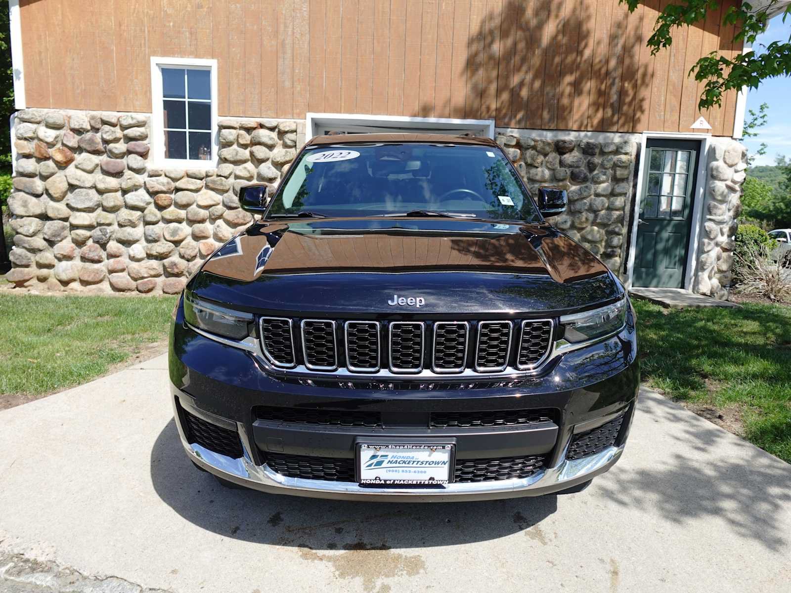 Used 2022 Jeep Grand Cherokee L Limited AWD/4WD image 2