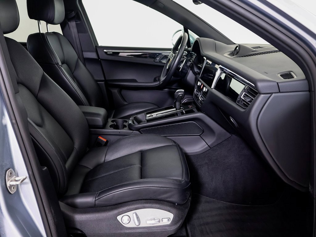 Used 2025 Porsche Macan image 8