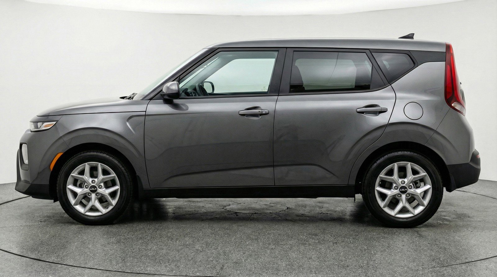 Used 2025 Kia Soul LX w/ LX Technology Package FWD image 5