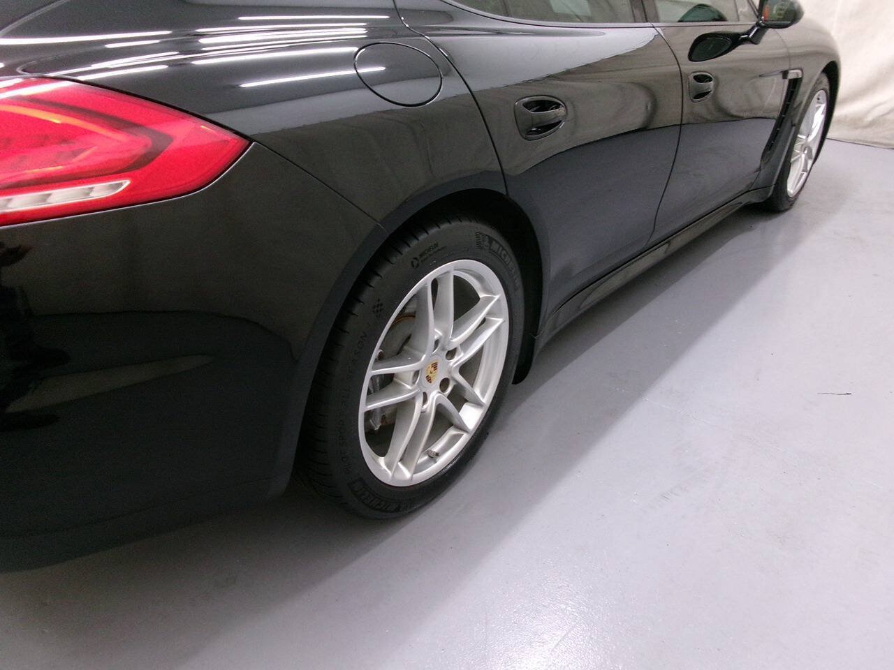 Used 2014 Porsche Panamera 4 AWD/4WD image 27
