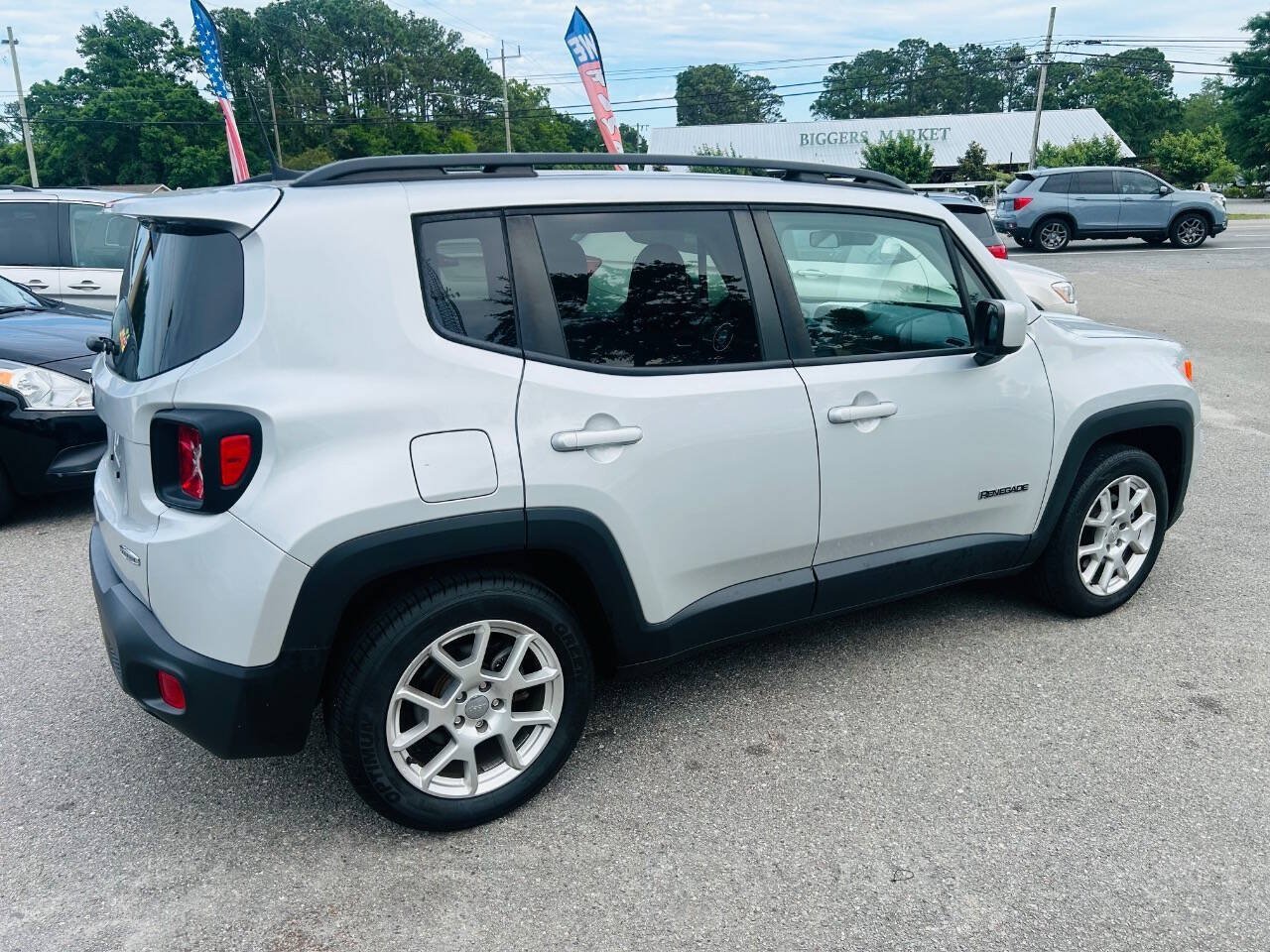 Used 2020 Jeep Renegade Latitude FWD image 4