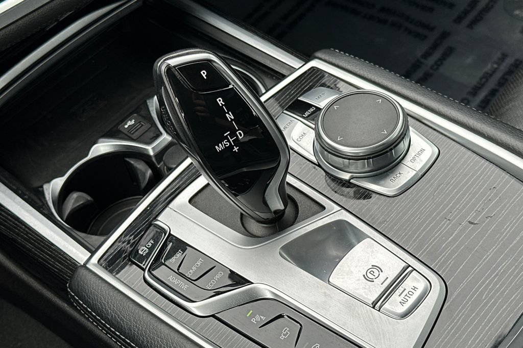 Used 2022 BMW 740i w/ M Sport Package RWD image 24