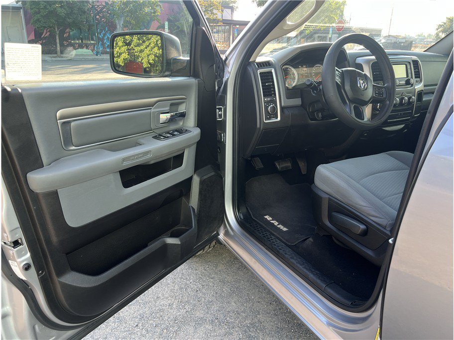 Used 2019 RAM 1500 Classic SLT RWD image 14