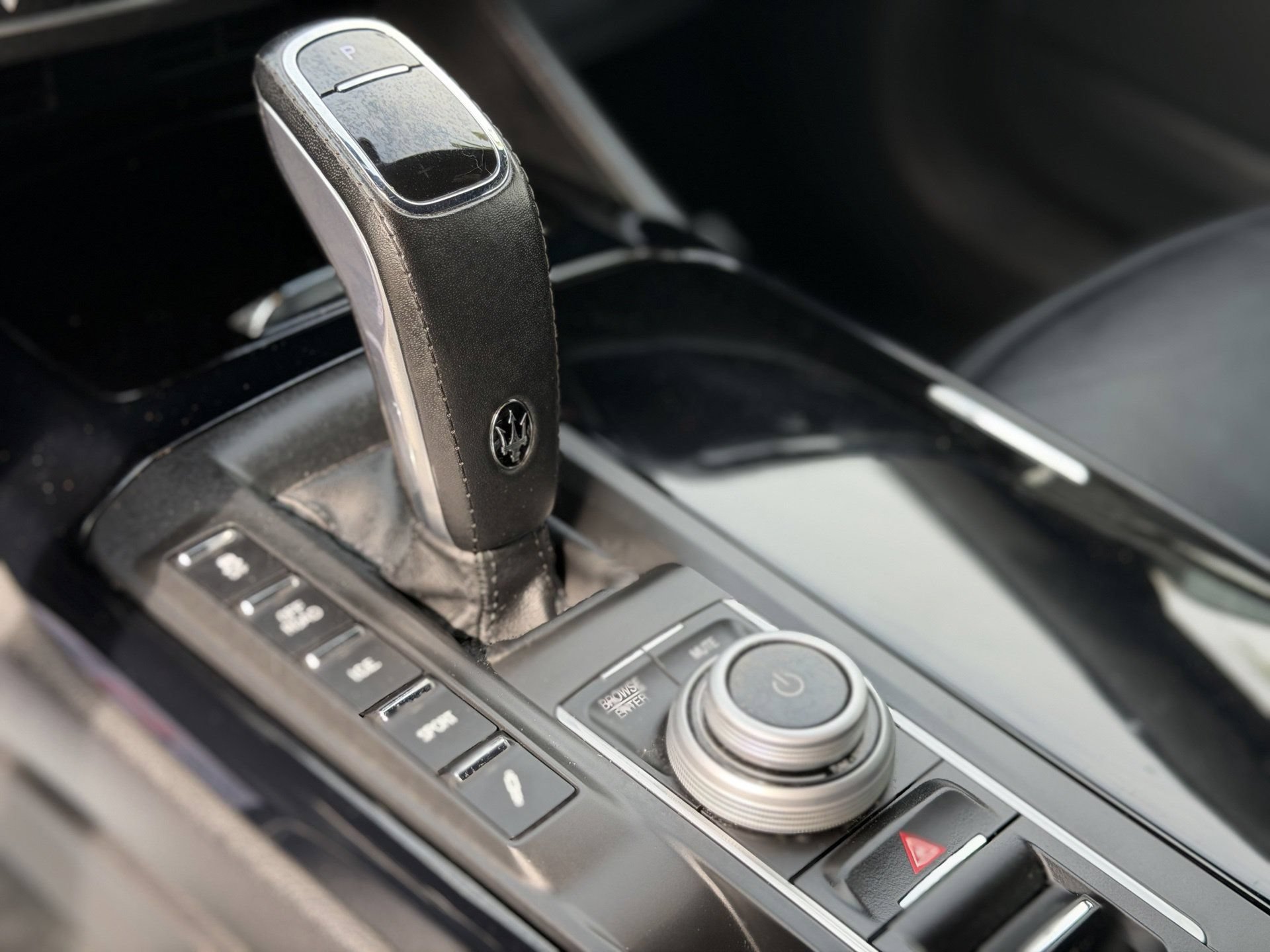 Used 2023 Maserati Levante Modena AWD/4WD image 25