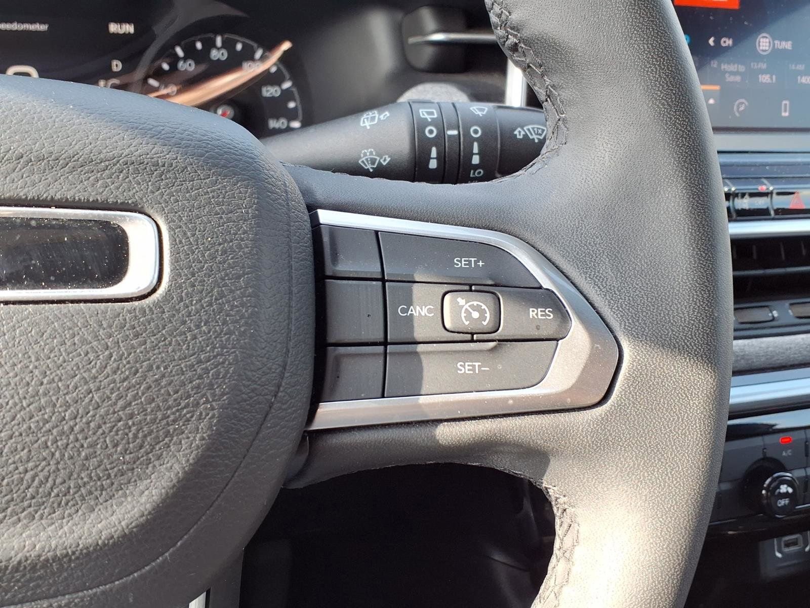 Used 2025 Jeep Compass Latitude image 24