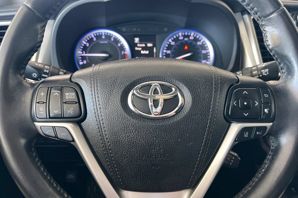 Certified 2018 Toyota Highlander XLE w/ Carpet Mat Package (TMS) FWD image 26