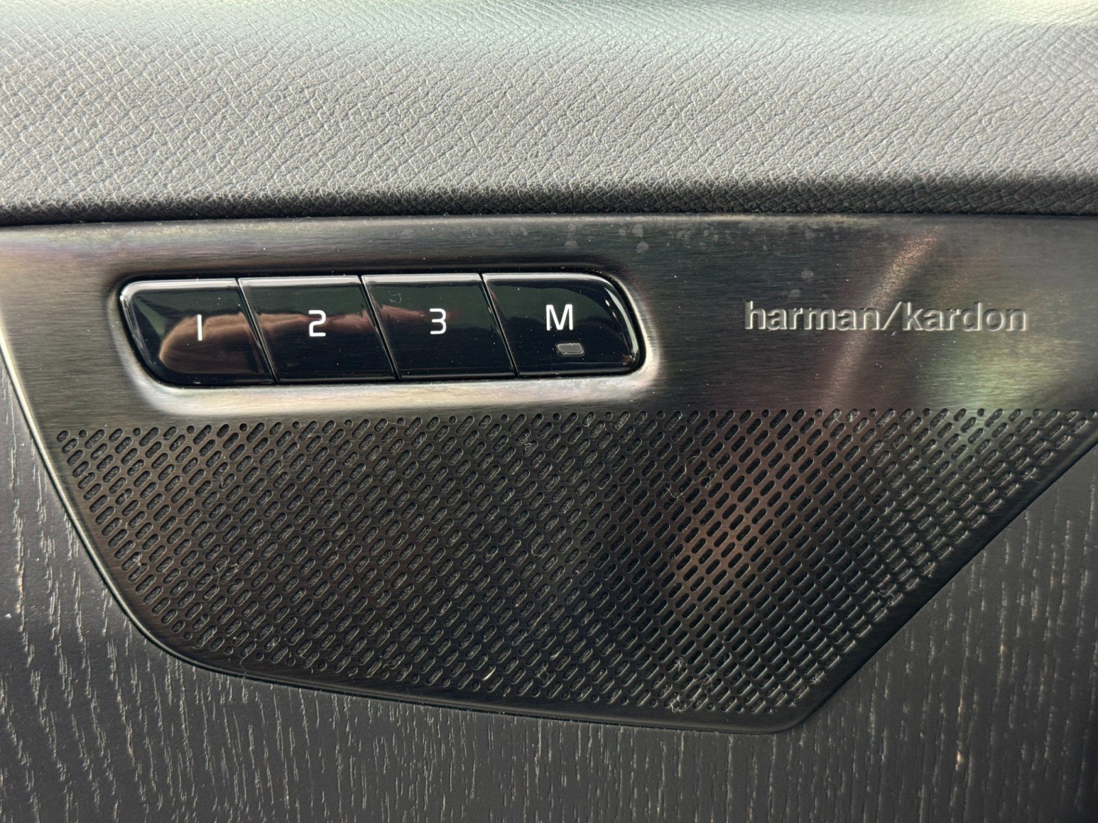 Used 2020 Volvo XC90 T6 Momentum image 16