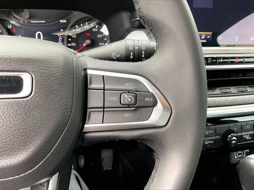 Used 2024 Jeep Compass Latitude AWD/4WD image 24