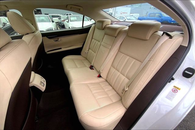 Used 2016 Lexus ES 350 350 w/ Luxury Package w/Wood Trim image 17