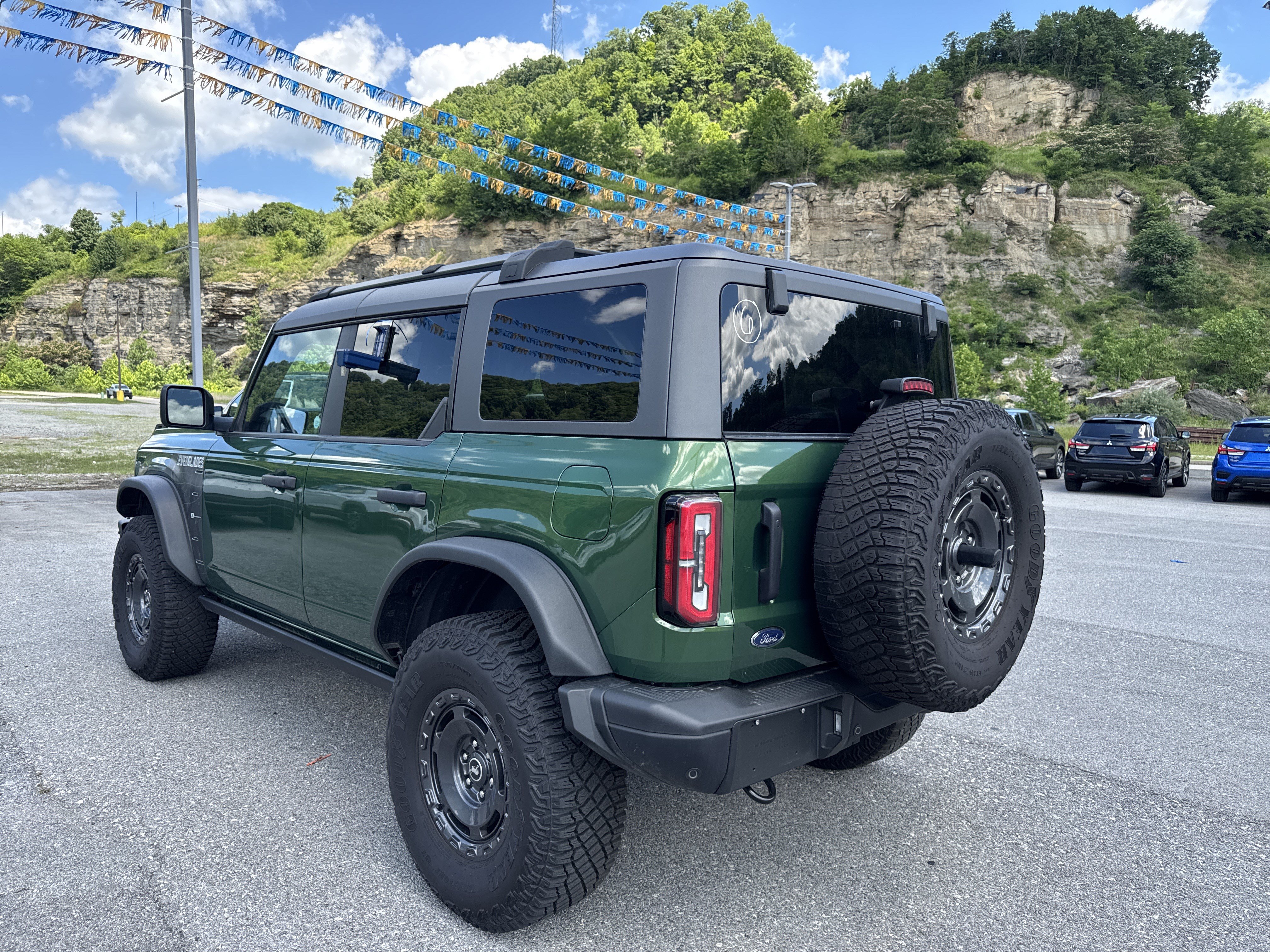 Used 2024 Ford Bronco Everglades AWD/4WD image 8