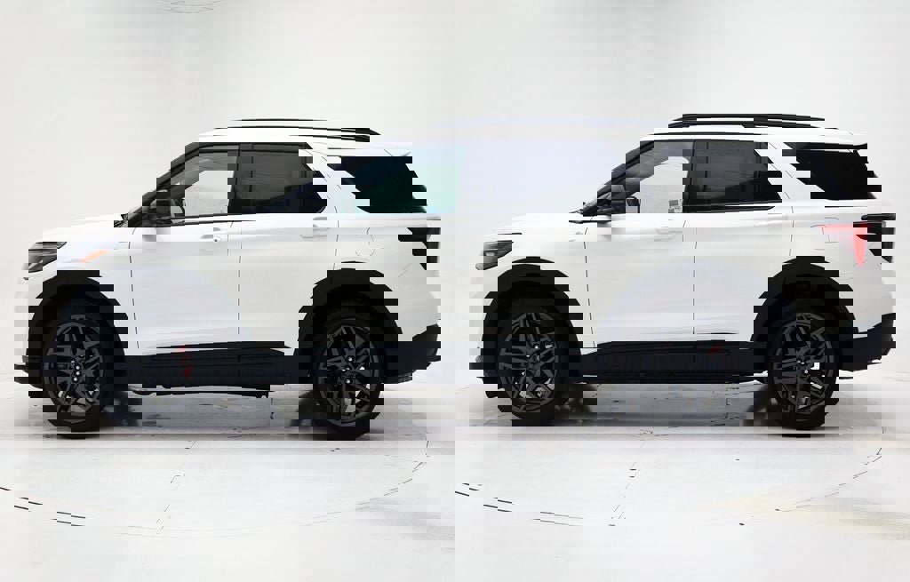 Used 2025 Ford Explorer ST-Line w/ ST-Line Street Pack AWD/4WD image 6