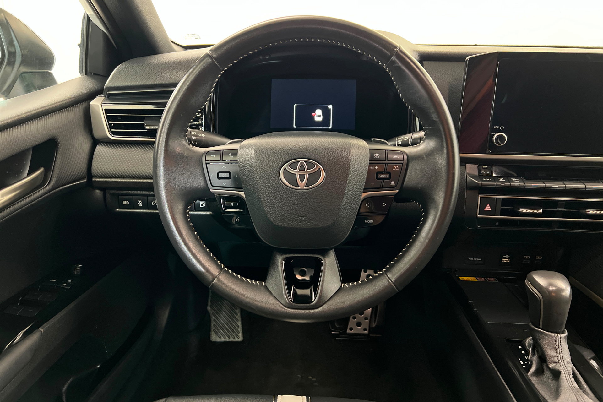Used 2025 Toyota Camry SE FWD image 12