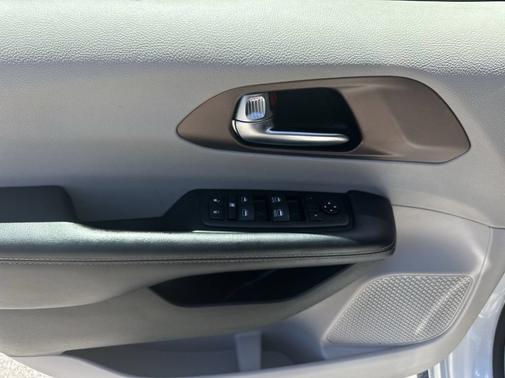 Used 2023 Chrysler Voyager LX FWD image 22