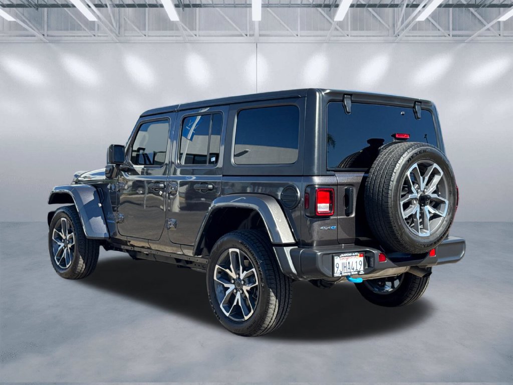 Used 2024 Jeep Wrangler Unlimited w/ Convenience Group AWD/4WD image 4