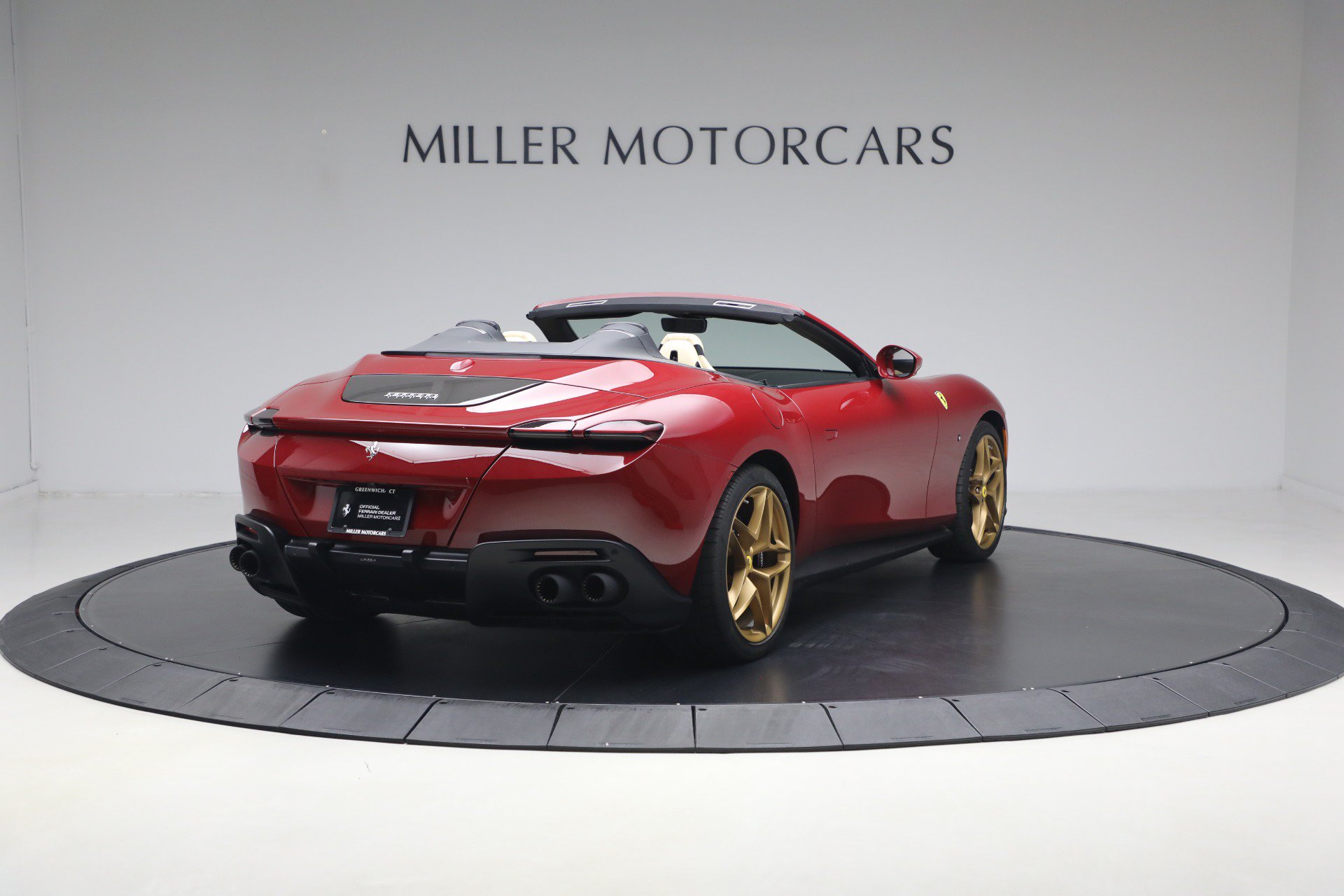 Certified 2025 Ferrari Roma Spider RWD image 8
