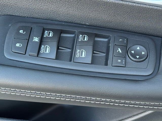 New 2026 Chrysler Pacifica Limited w/ S Appearance Package image 10