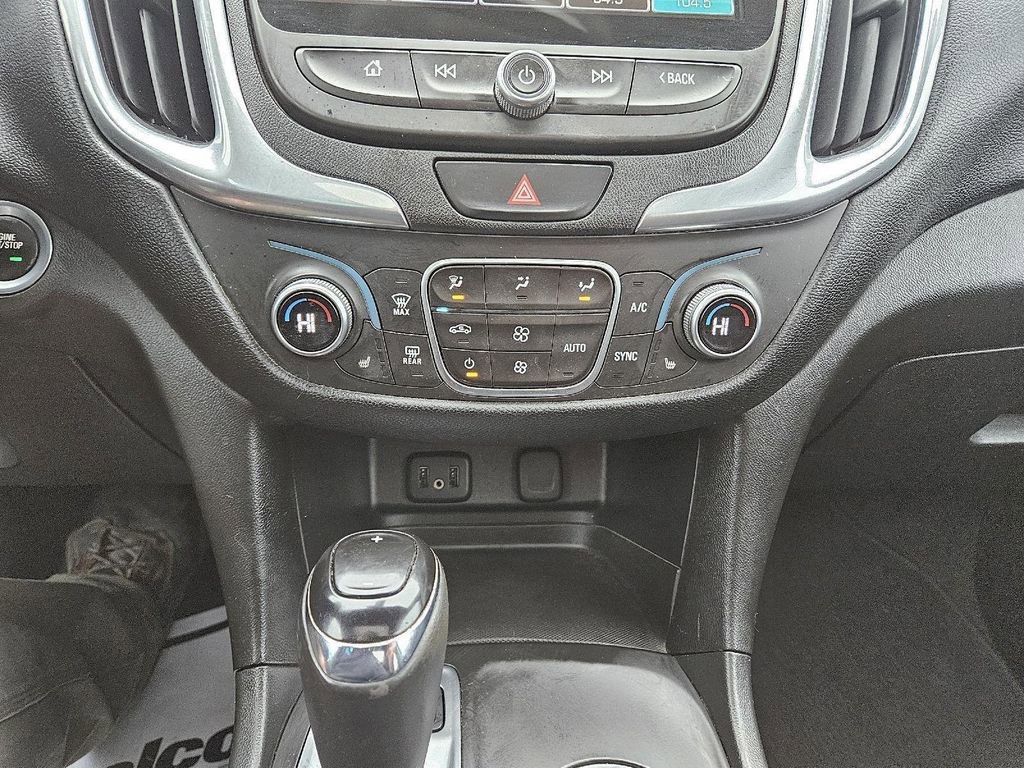 Used 2018 Chevrolet Equinox LT w/ Sun & Infotainment Package image 16