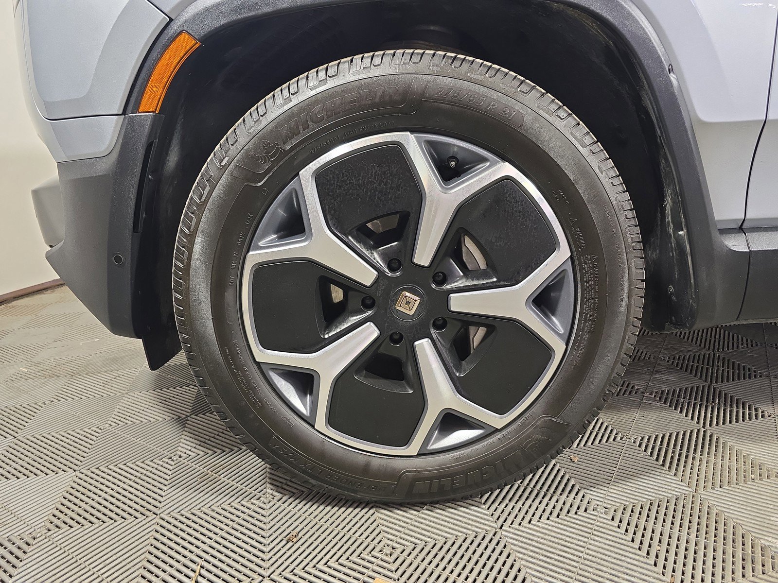 Used 2024 Rivian R1S Adventure AWD/4WD image 9