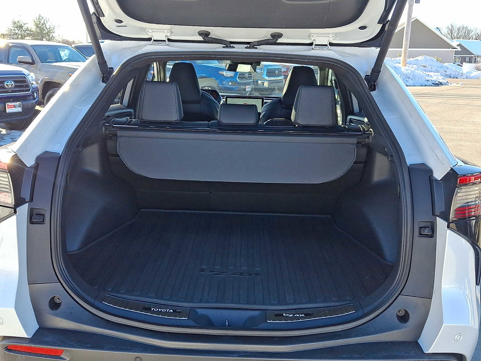 Certified 2025 Toyota bZ4X AWD image 31
