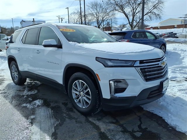 Used 2023 Chevrolet Traverse LT image 2