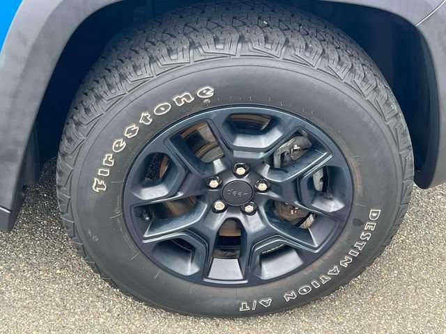 Used 2020 Jeep Cherokee Trailhawk w/ Cold Weather Group AWD/4WD image 7