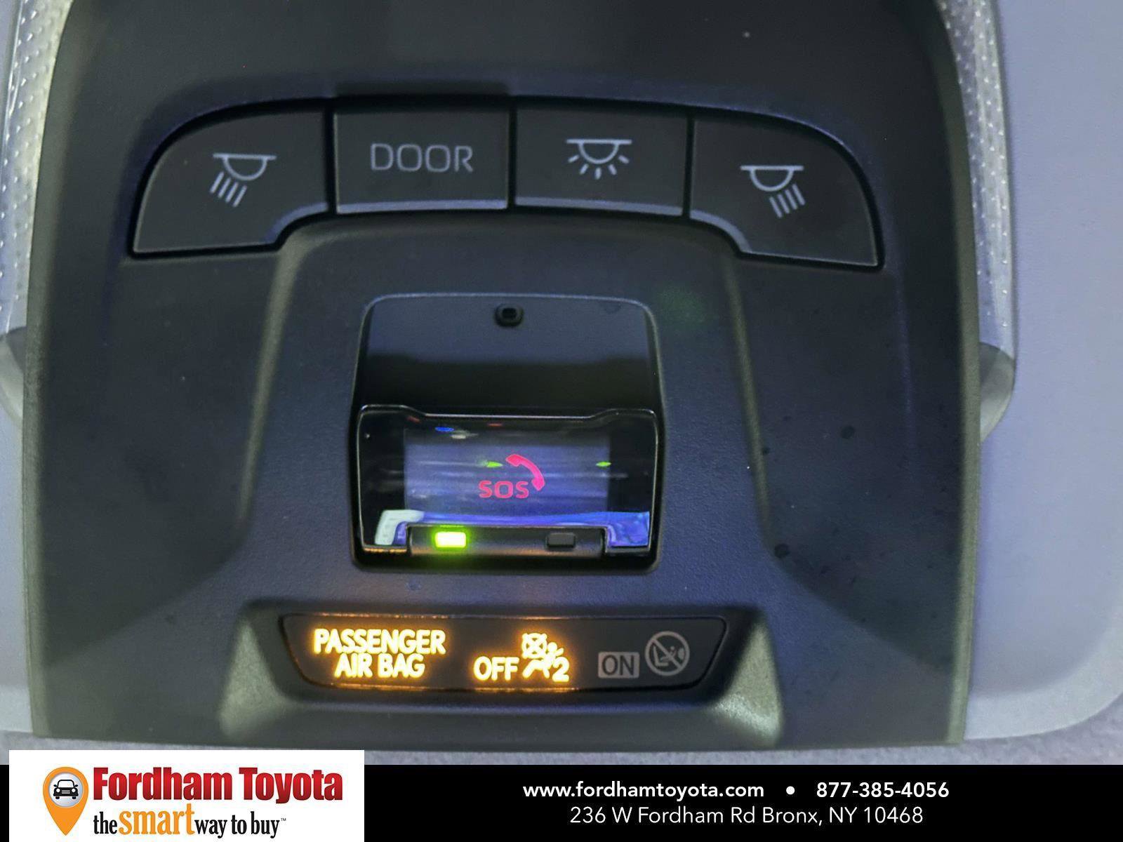 Used 2025 Toyota Corolla Cross XLE image 33