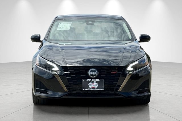 Used 2023 Nissan Altima 2.0 SR FWD image 9