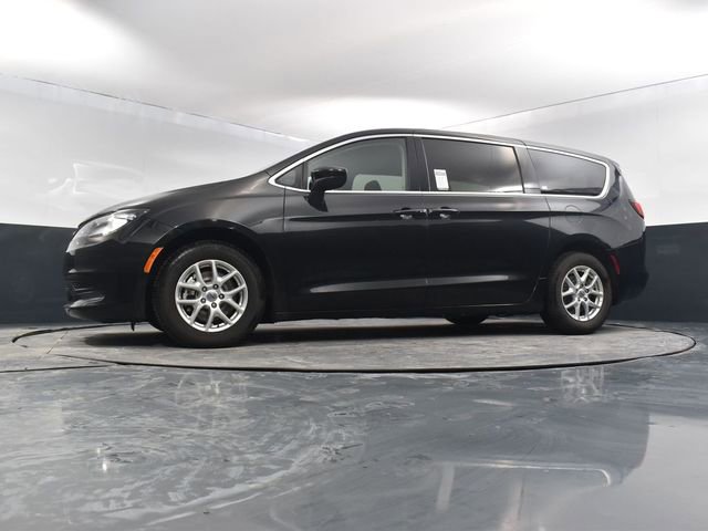 Used 2023 Chrysler Voyager LX image 52