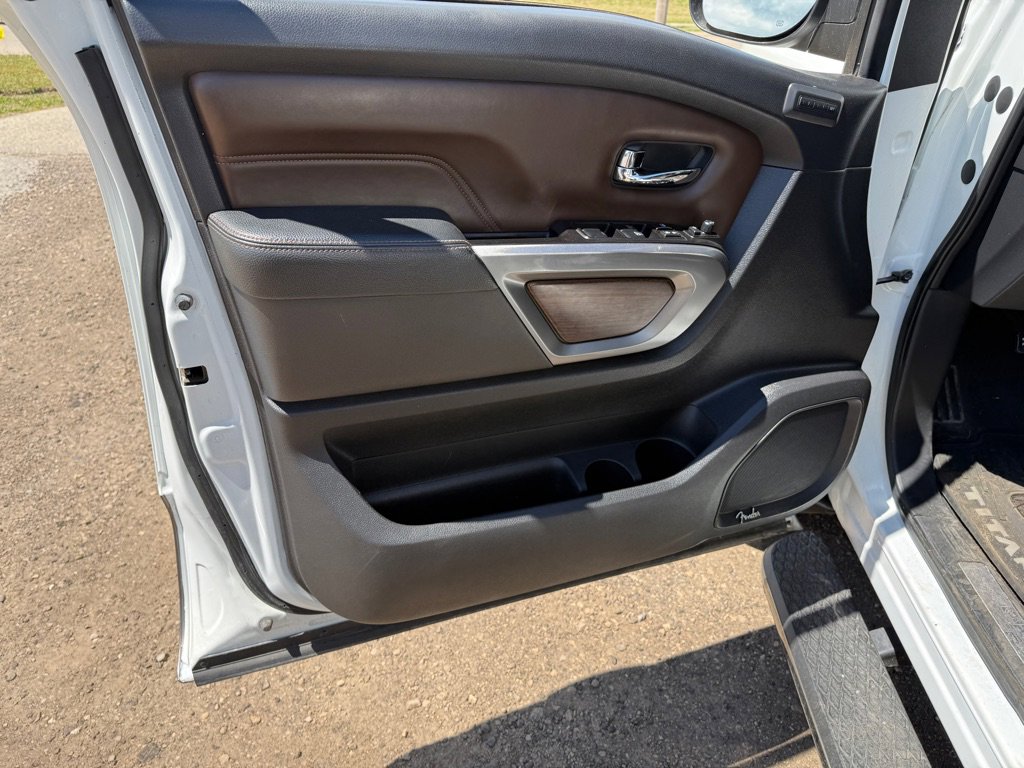Used 2019 Nissan Titan Platinum Reserve AWD/4WD image 9